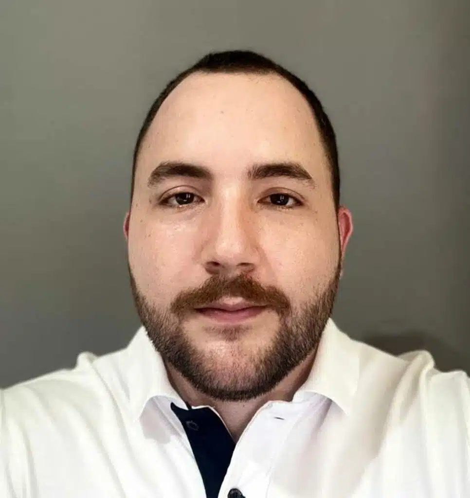 Jose Giraldo headshot